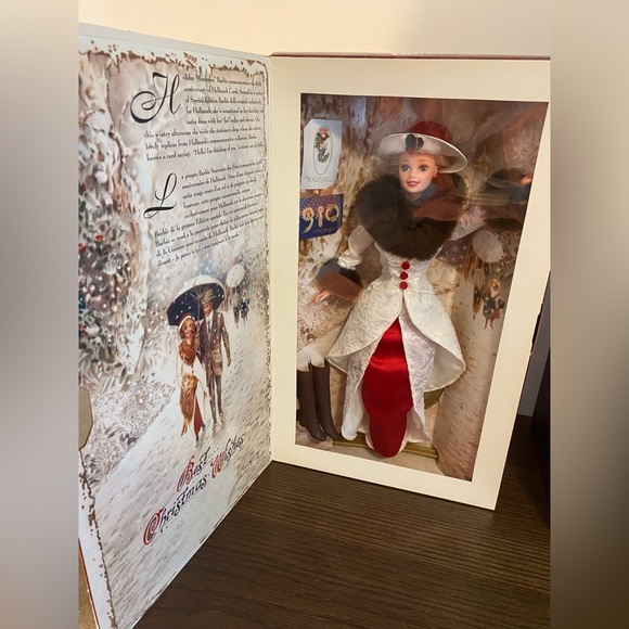 Holiday Memories Barbie in Collectible Box 14106, Hallmark Commemorative Doll - Picture 2 of 9
